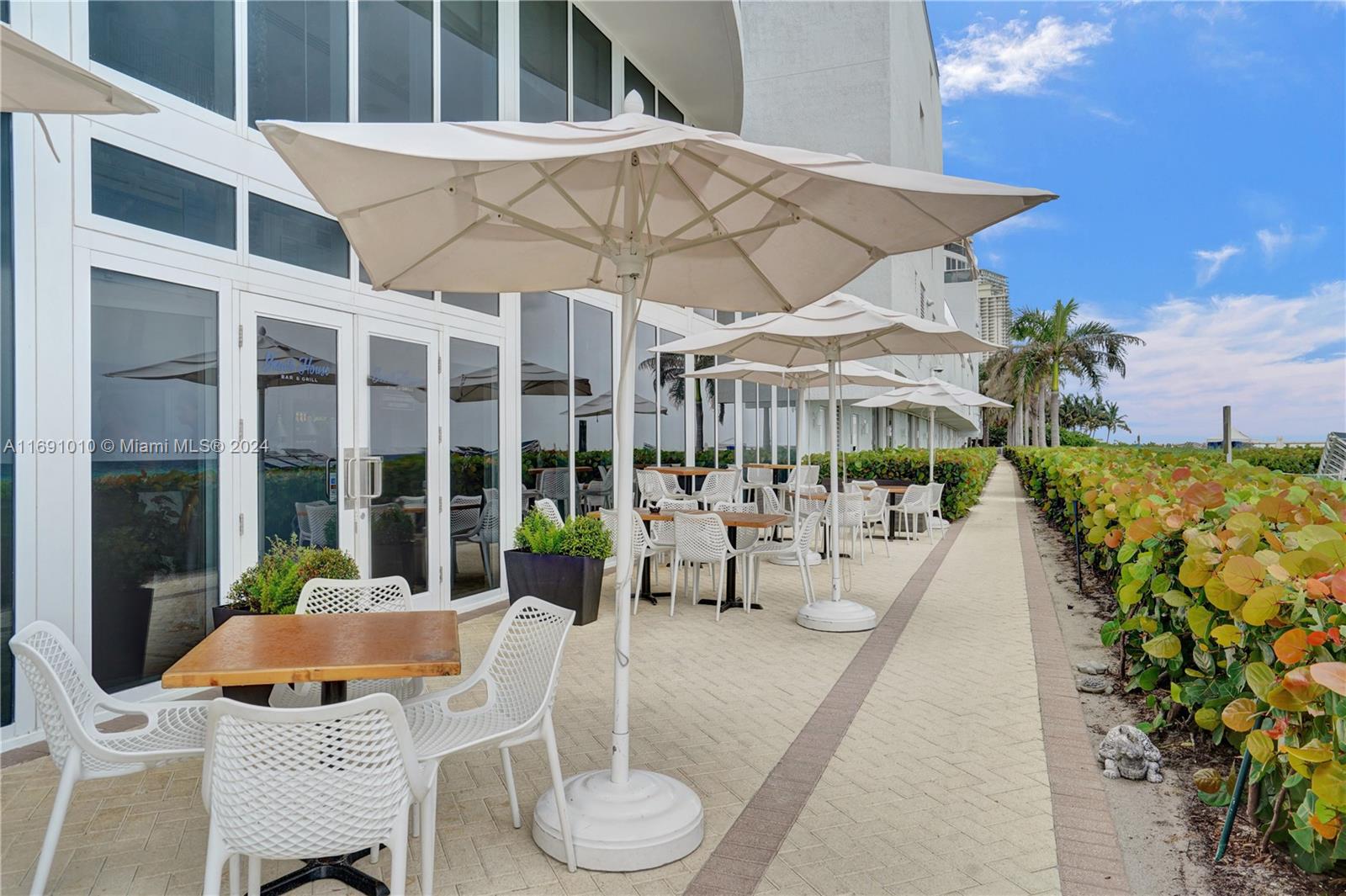 15811 Collins Ave # 3405