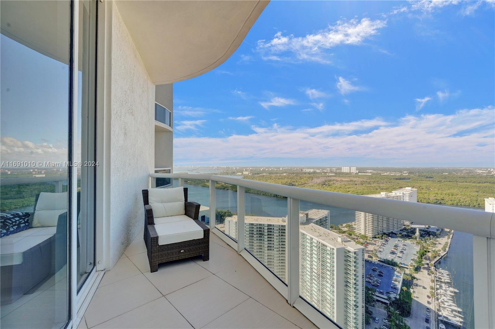 15811 Collins Ave # 3405