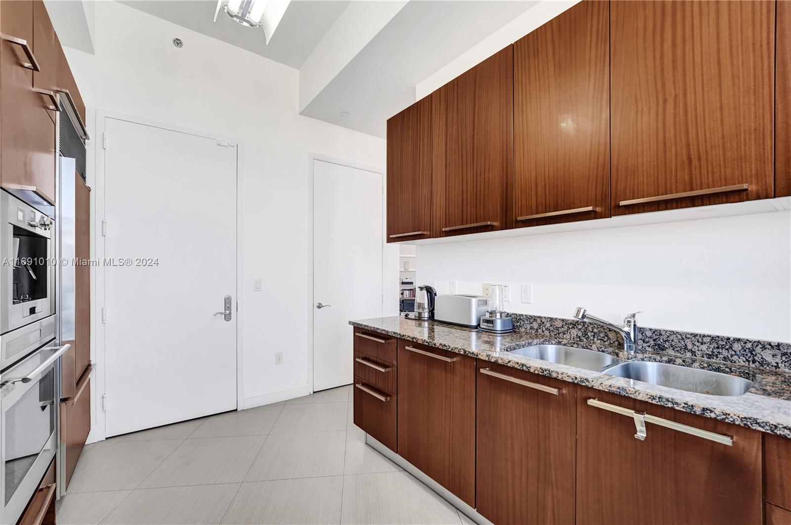 15811 Collins Ave # 3405