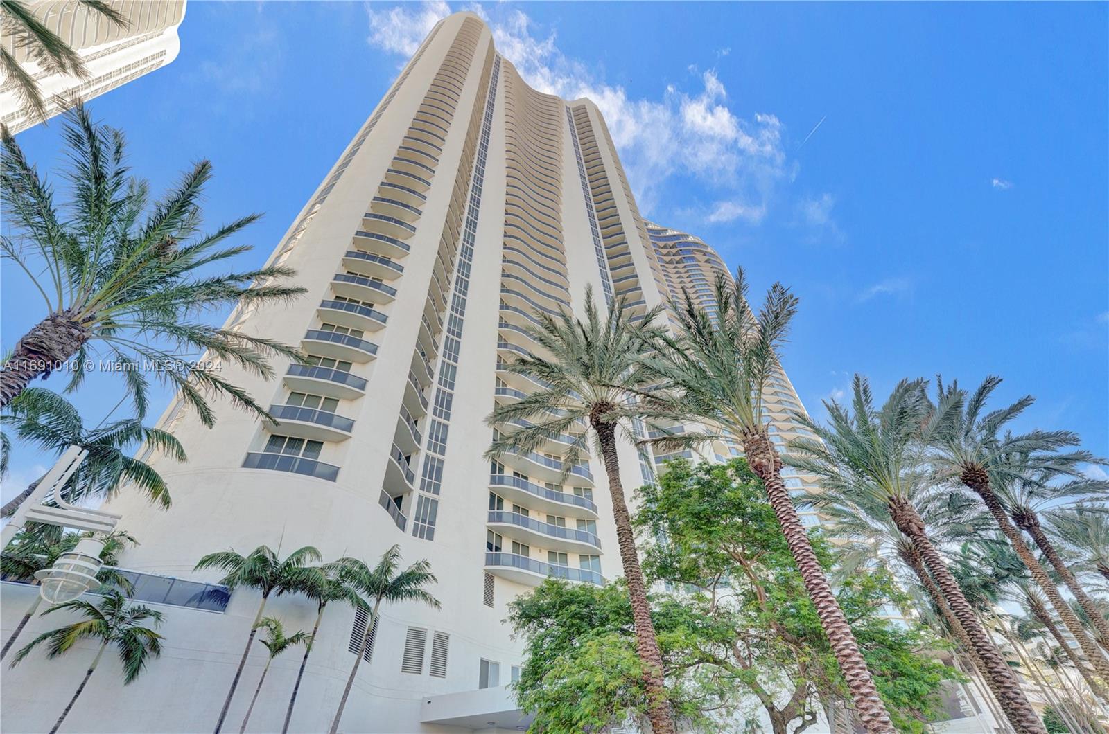 15811 Collins Ave # 3405