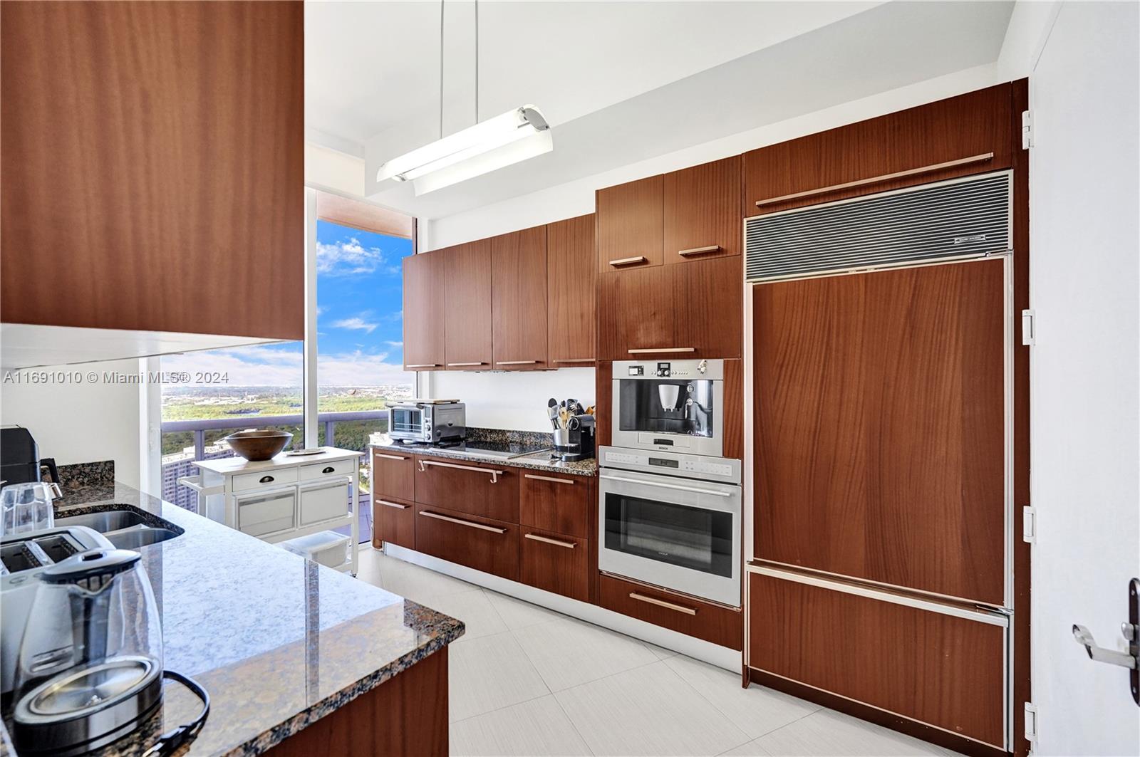 15811 Collins Ave # 3405