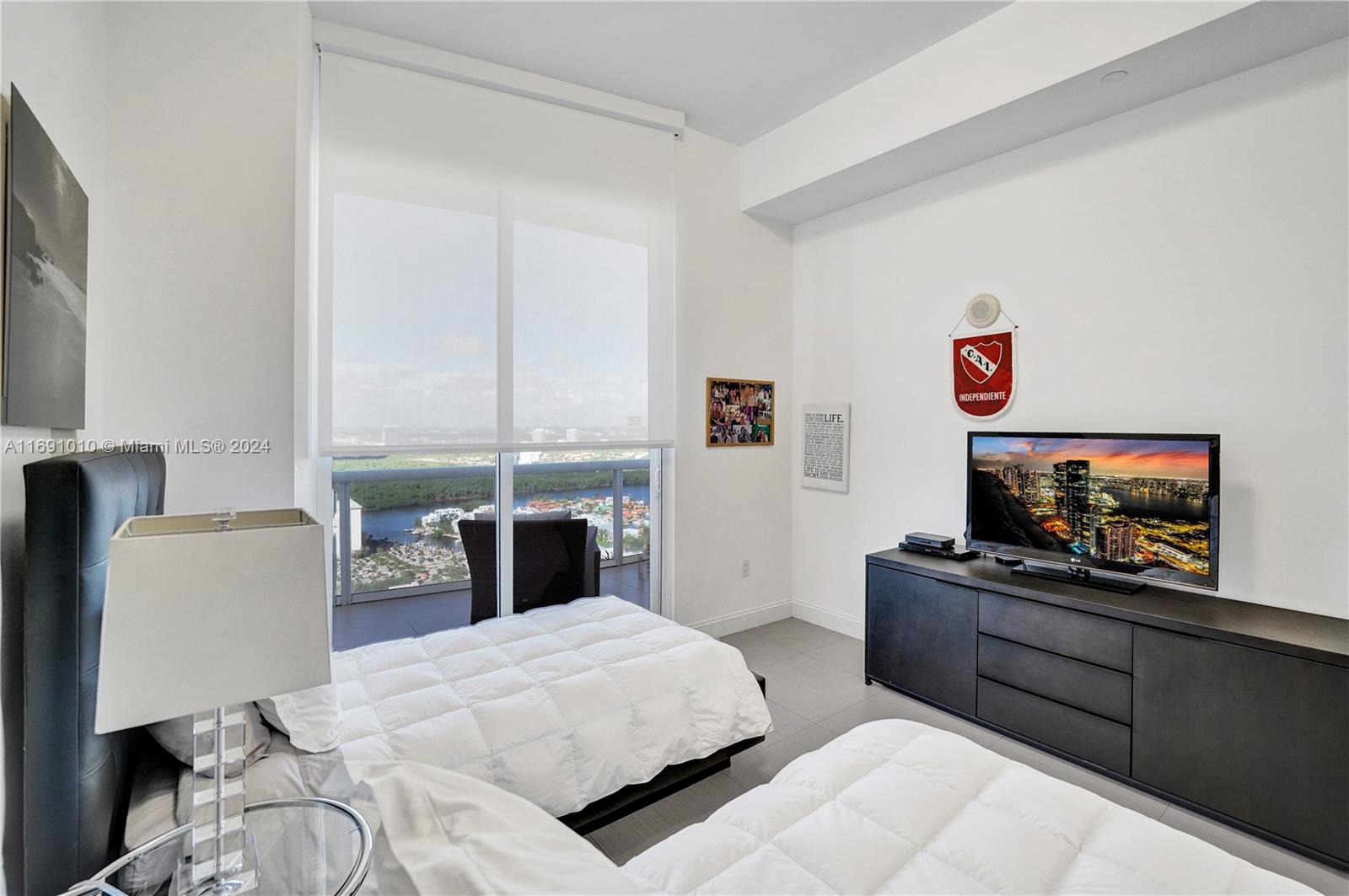 15811 Collins Ave # 3405