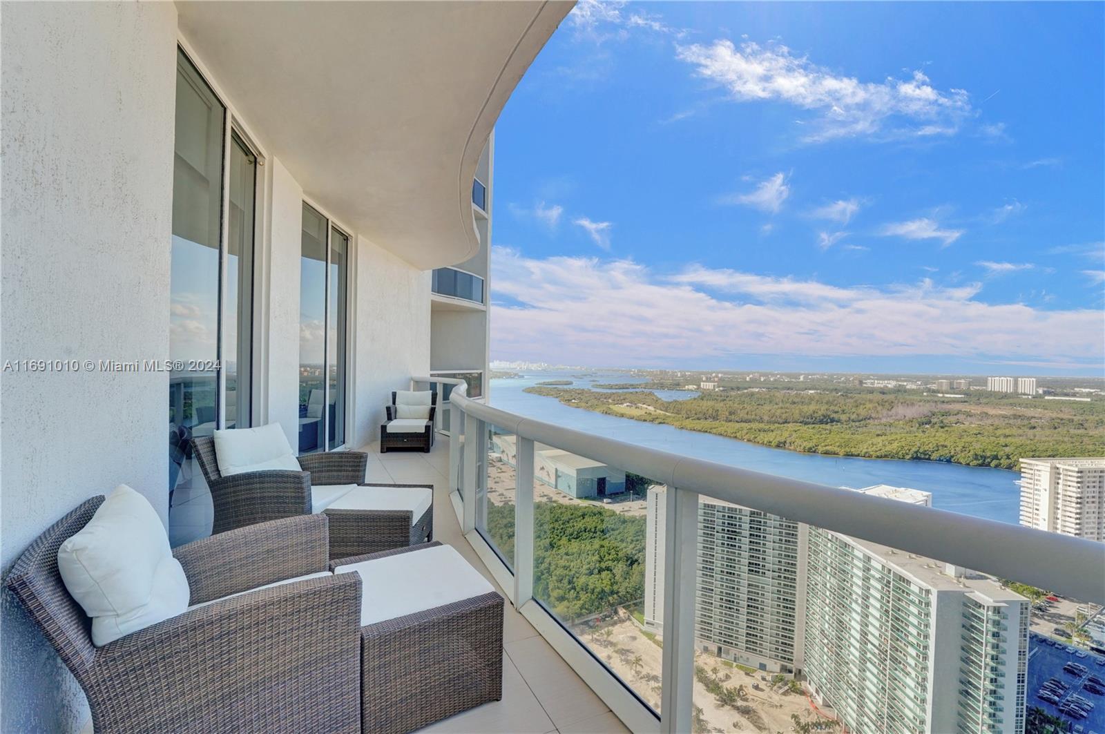 15811 Collins Ave # 3405