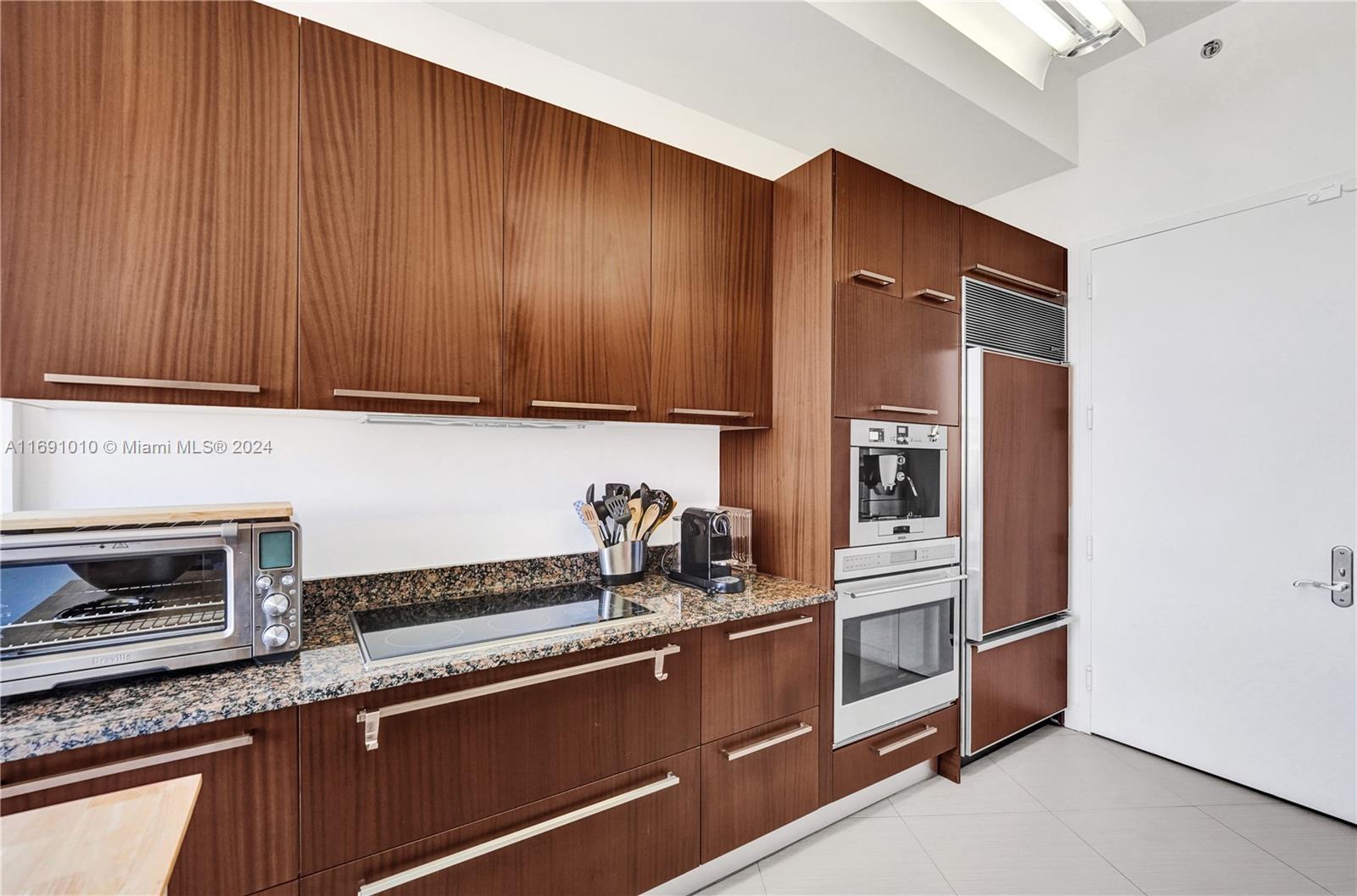 15811 Collins Ave # 3405