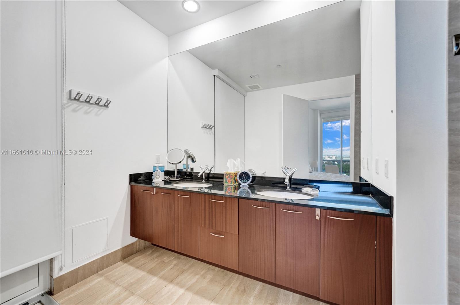 15811 Collins Ave # 3405