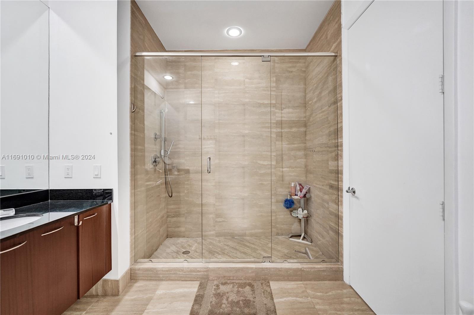 15811 Collins Ave # 3405