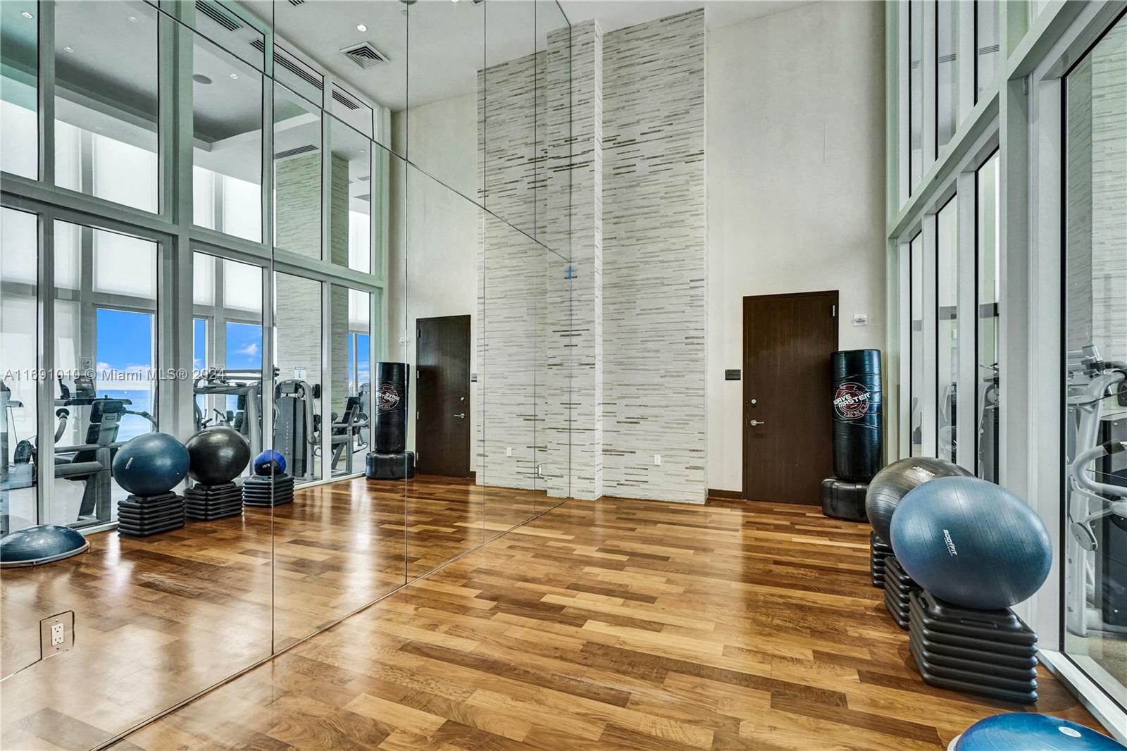 15811 Collins Ave # 3405
