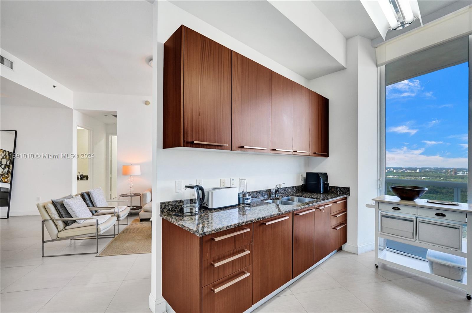 15811 Collins Ave # 3405