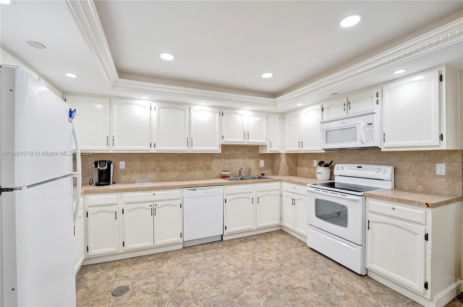 3200 PORT ROYALE DR # 1511