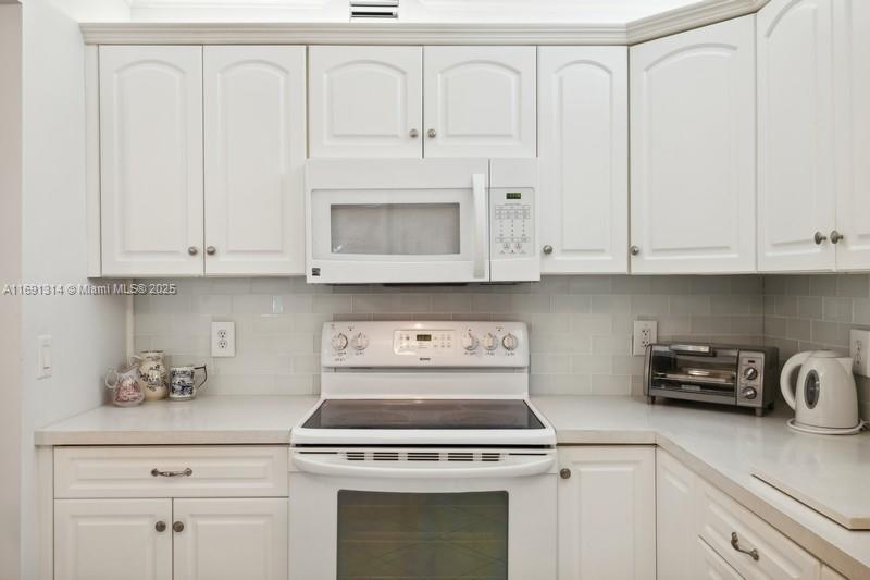 9111 E Bay Harbor Dr # 3E