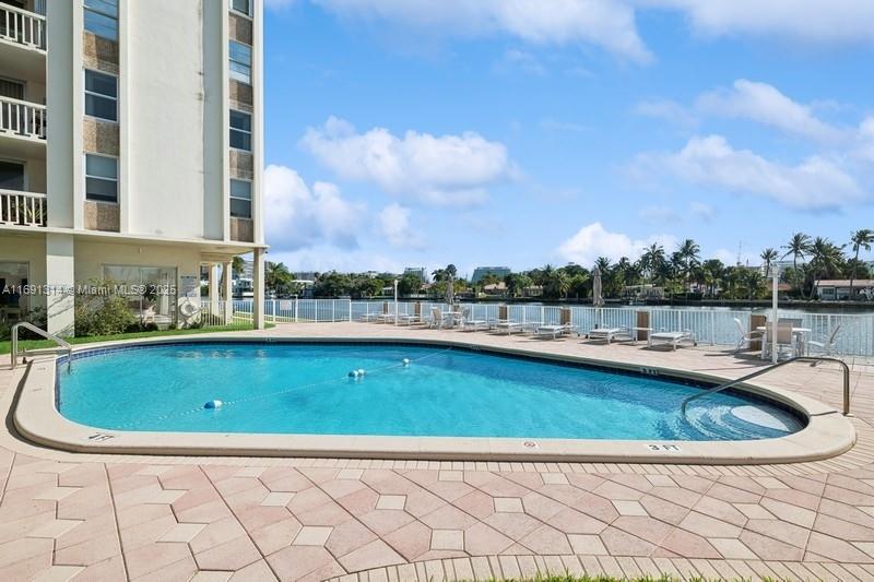 9111 E Bay Harbor Dr # 3E
