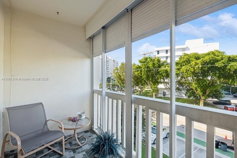 9111 E Bay Harbor Dr # 3E