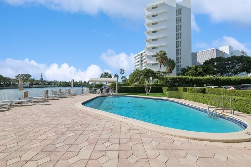 9111 E Bay Harbor Dr # 3E