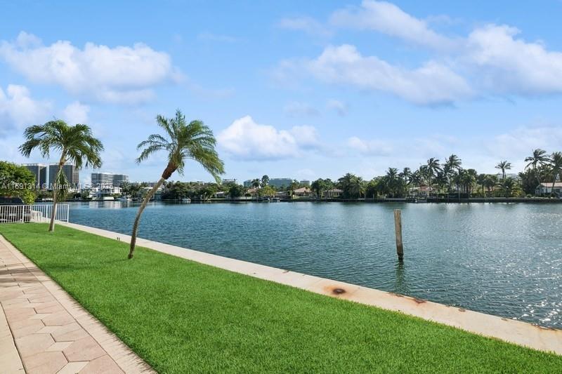 9111 E Bay Harbor Dr # 3E