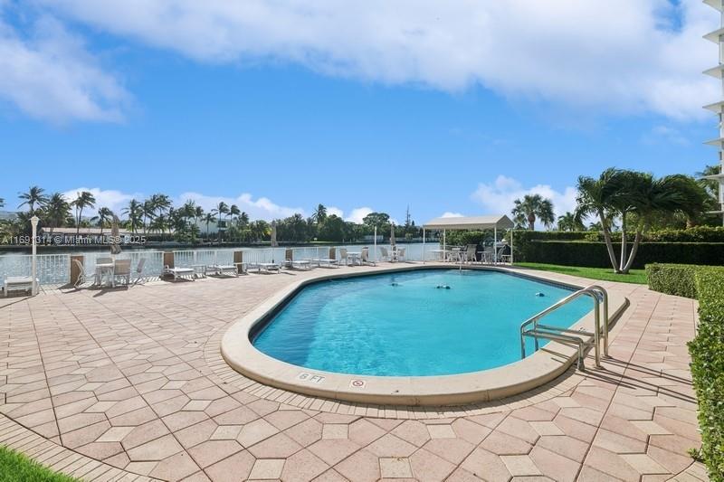9111 E Bay Harbor Dr # 3E