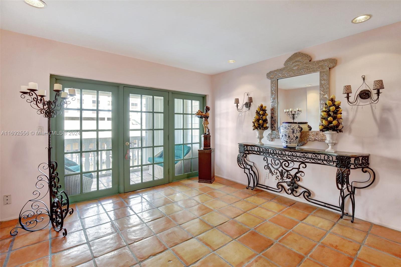 450 Paradise Isle Blvd # 307