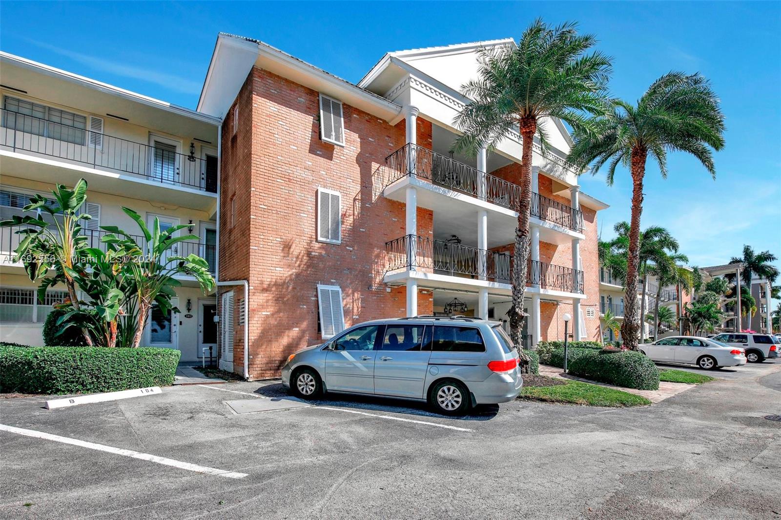 450 Paradise Isle Blvd # 307
