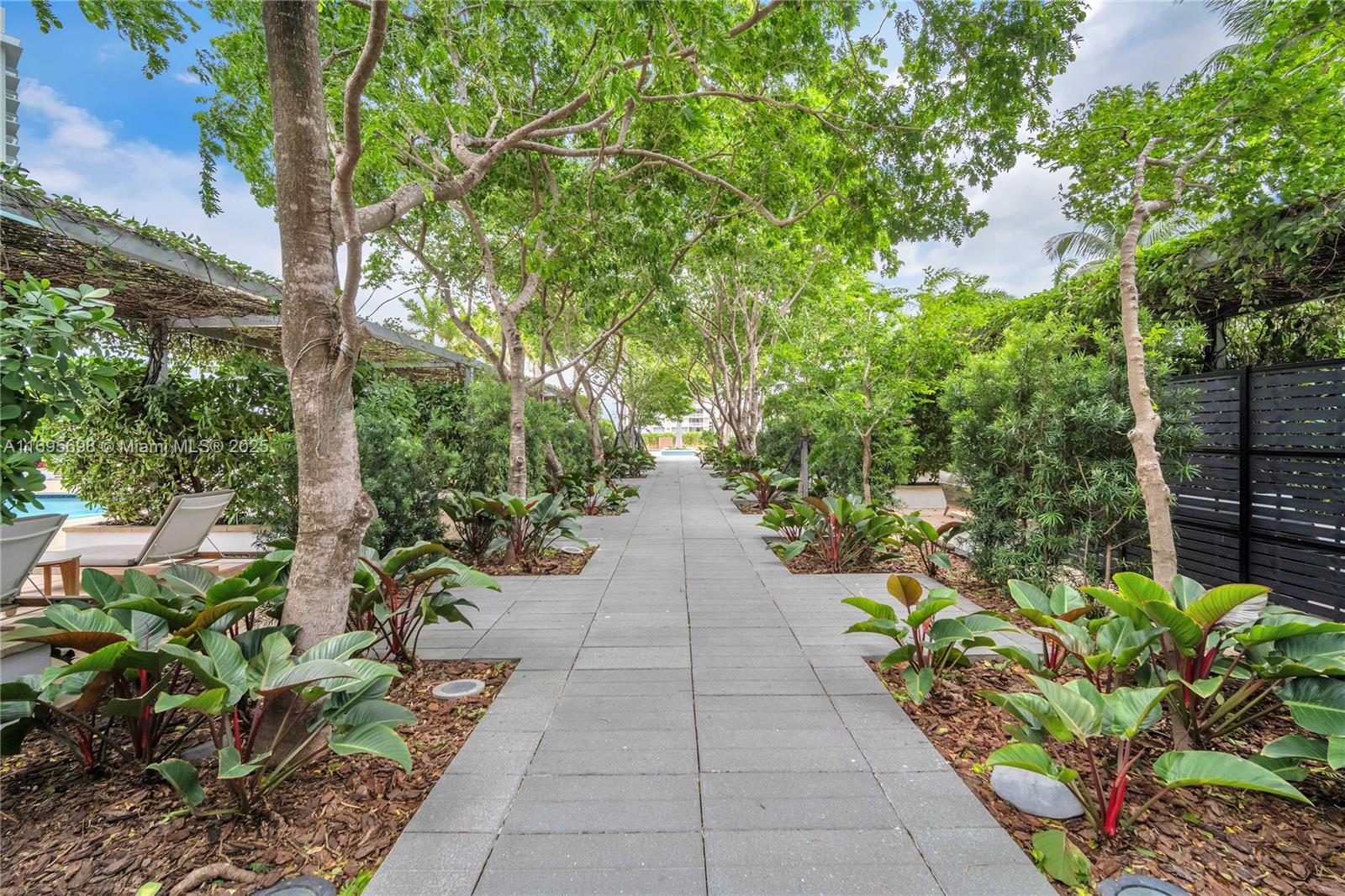 1435 Brickell Ave # 3012