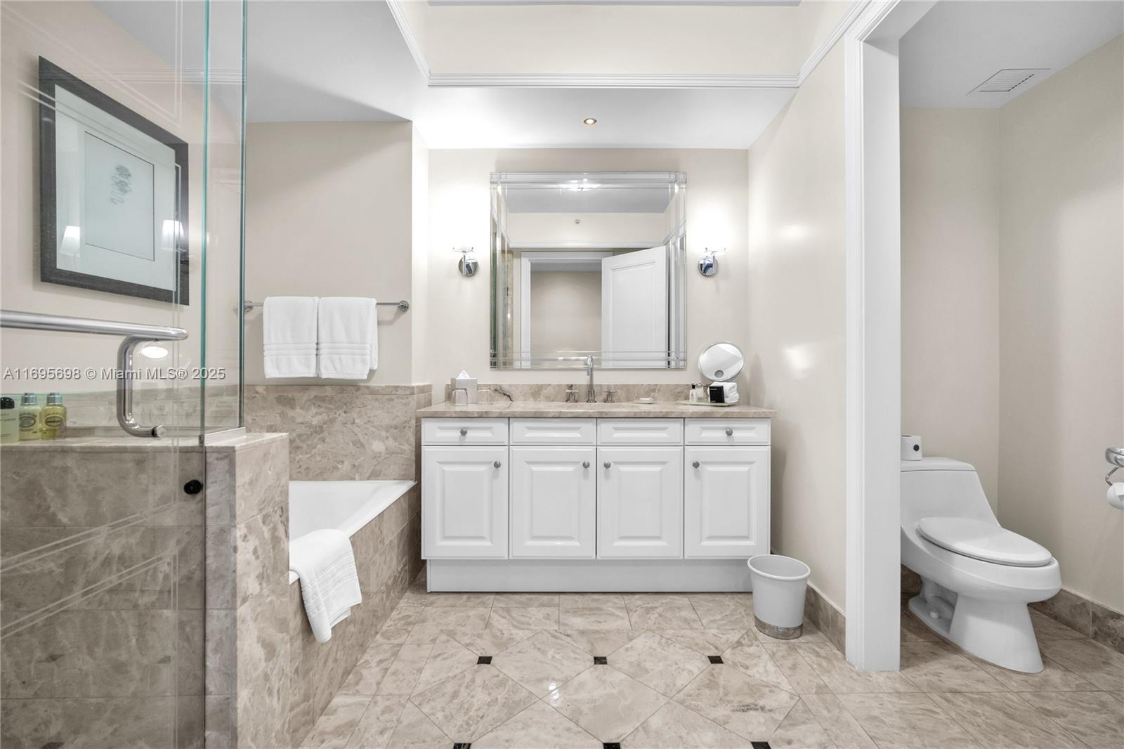 1435 Brickell Ave # 3012