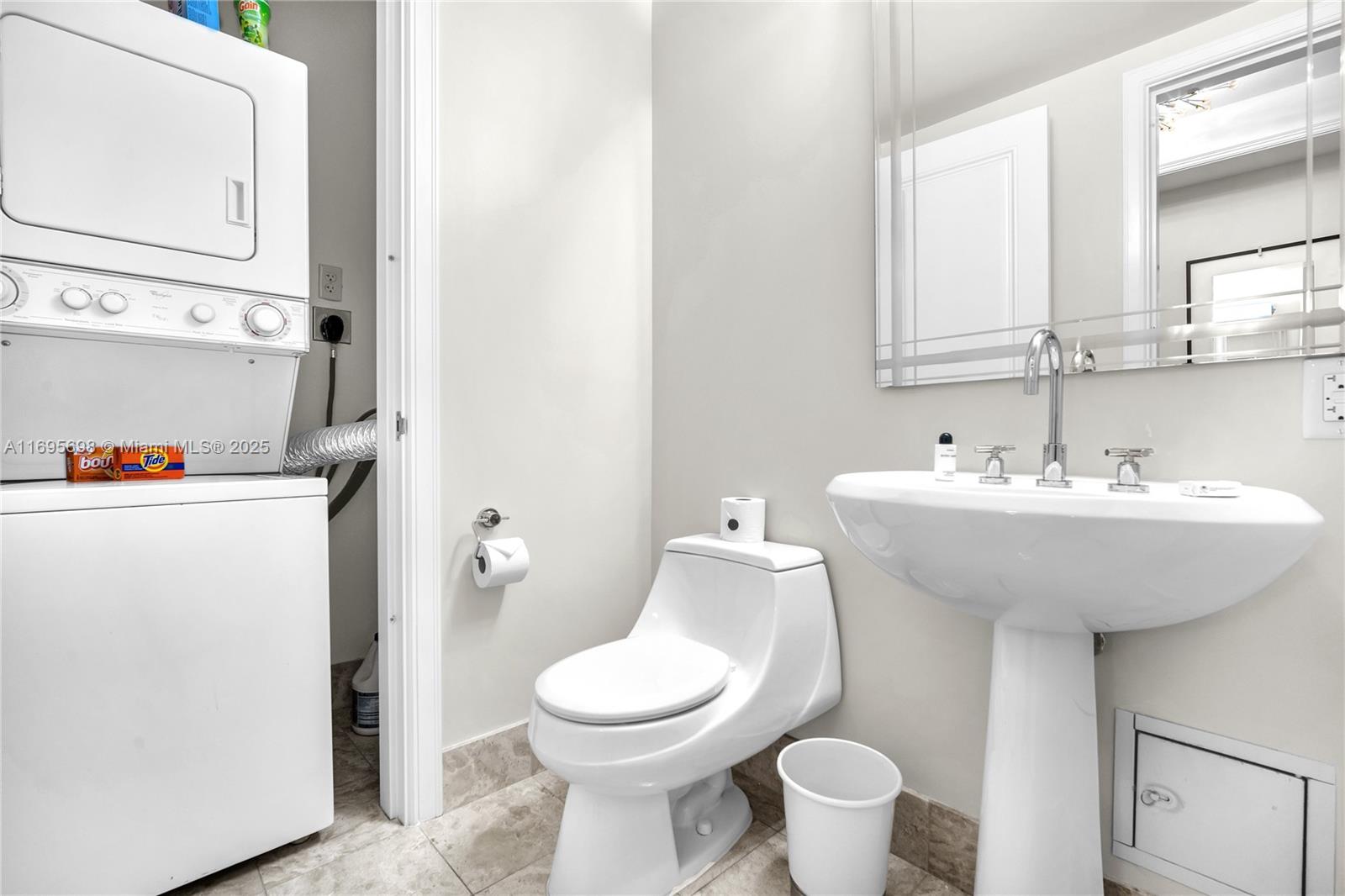 1435 Brickell Ave # 3012