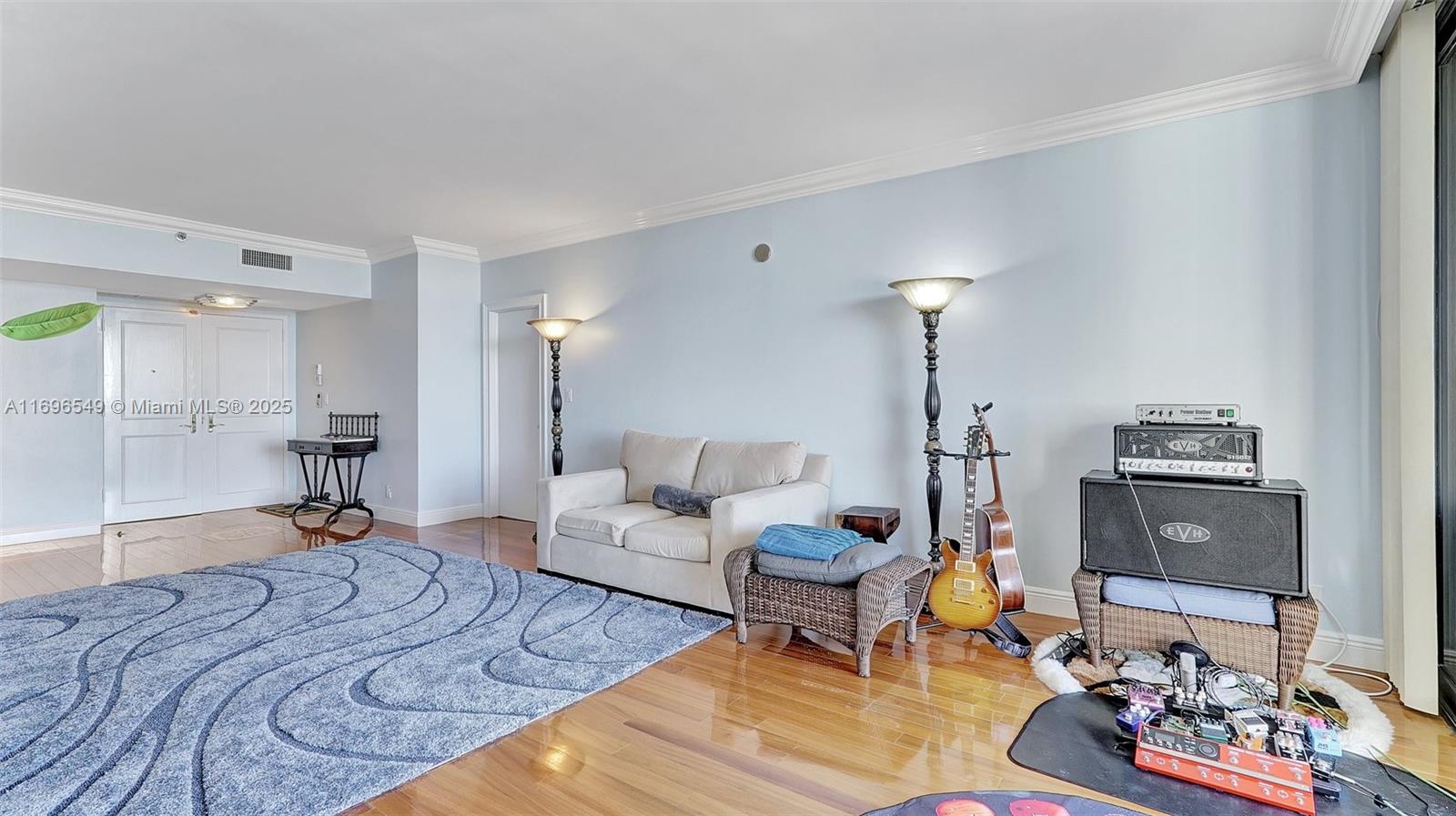 20281 E Country Club Dr # 1904