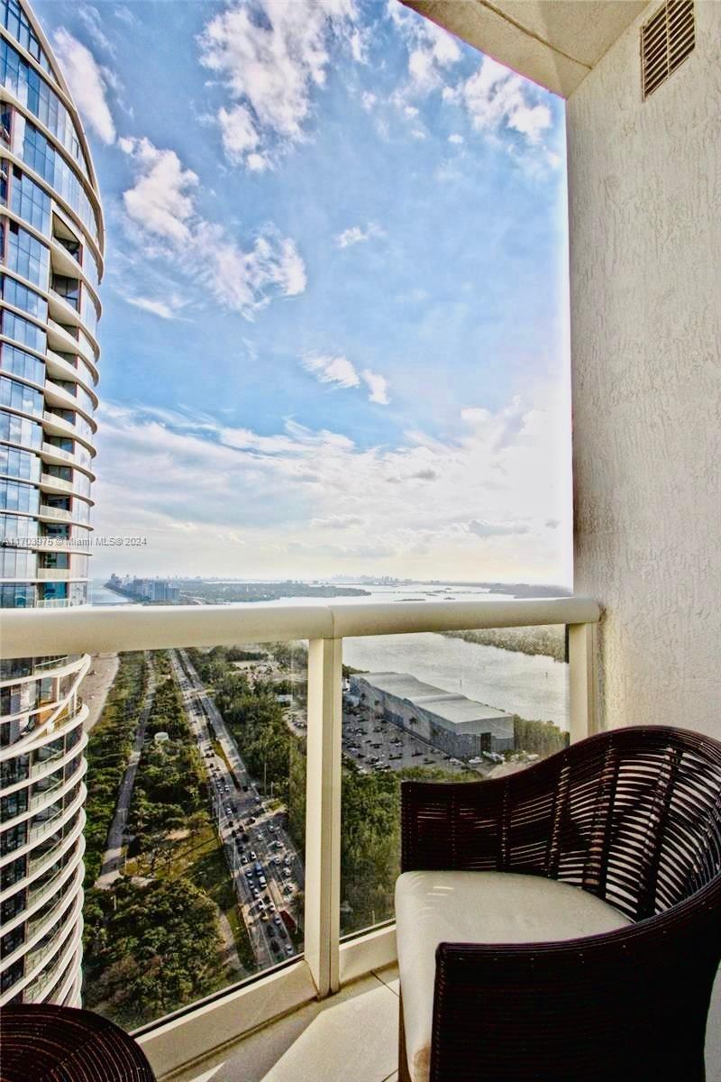 15811 Collins Ave # 3806