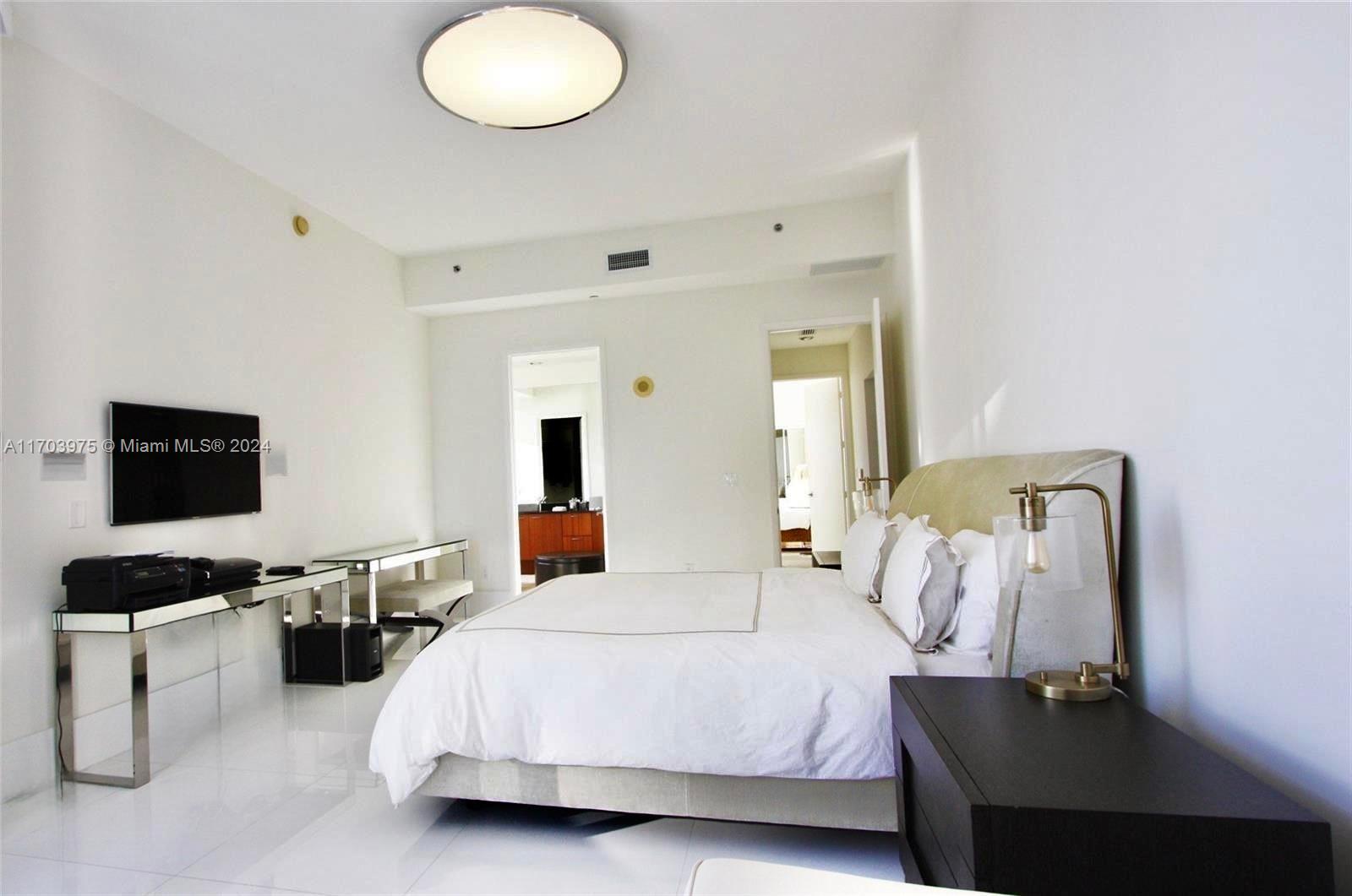 15811 Collins Ave # 3806