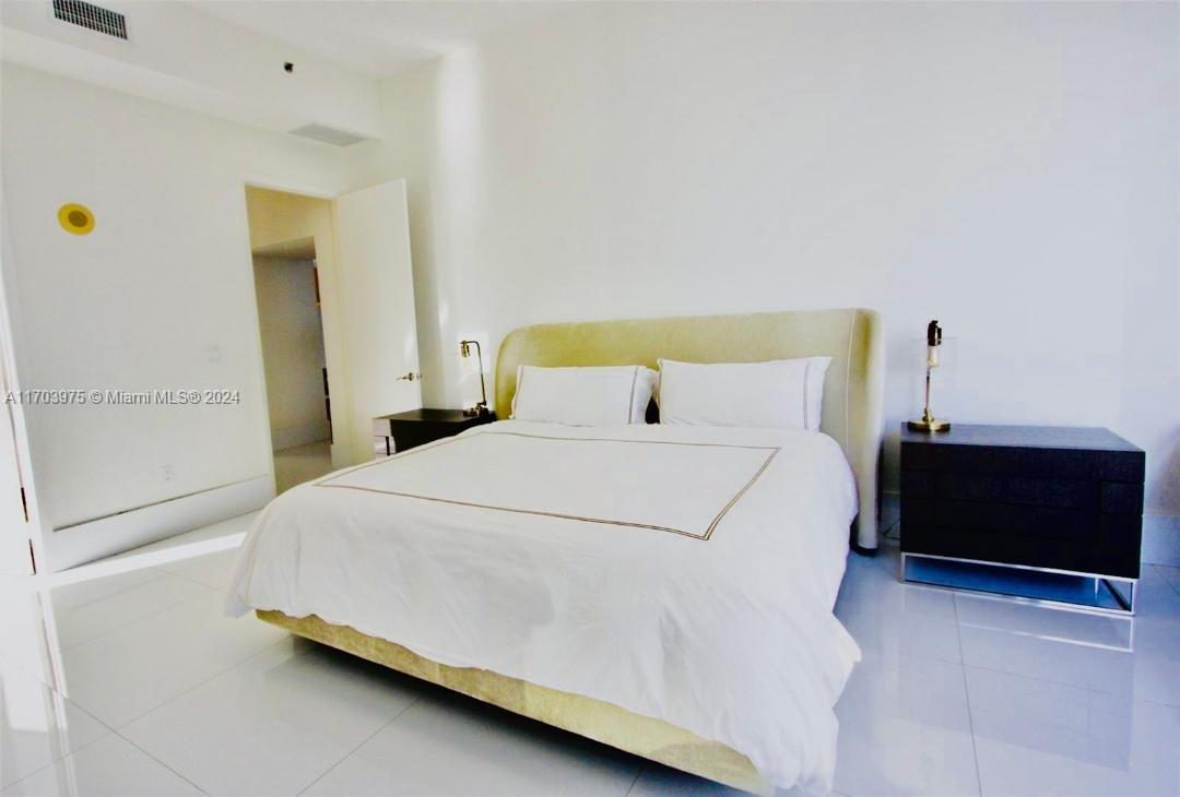 15811 Collins Ave # 3806