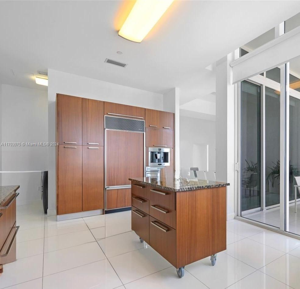 15811 Collins Ave # 3806