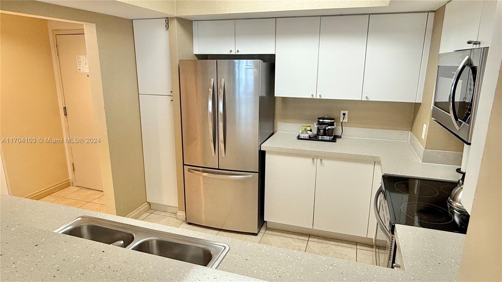 17375 Collins Ave # 2406