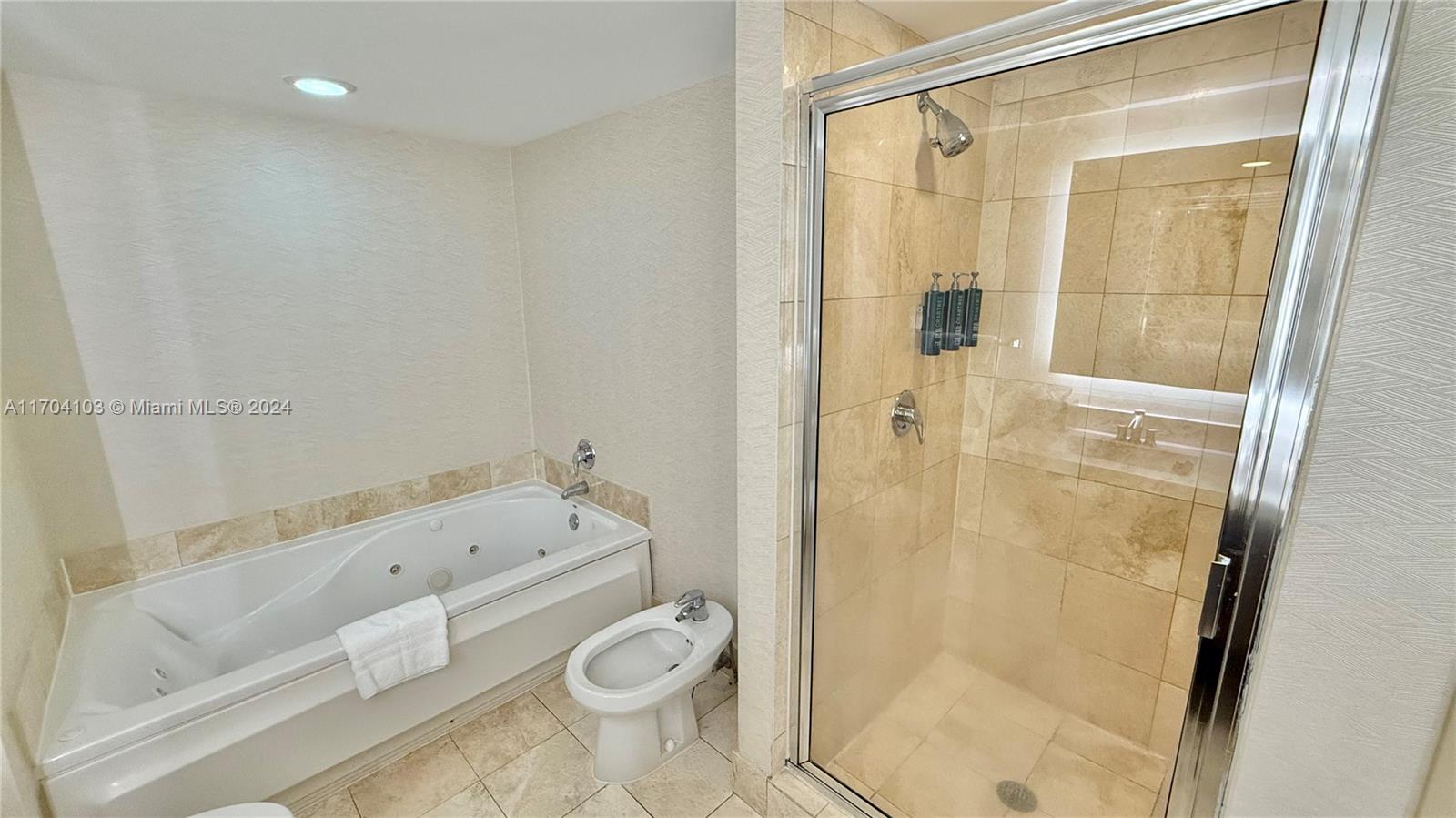 17375 Collins Ave # 2406