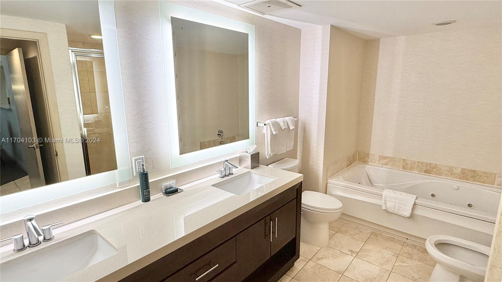 17375 Collins Ave # 2406