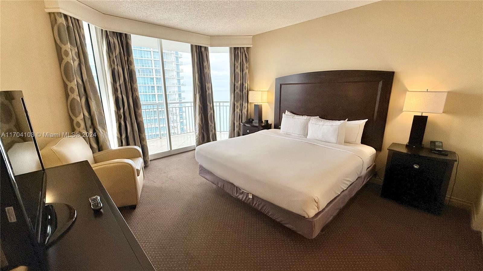 17375 Collins Ave # 2406