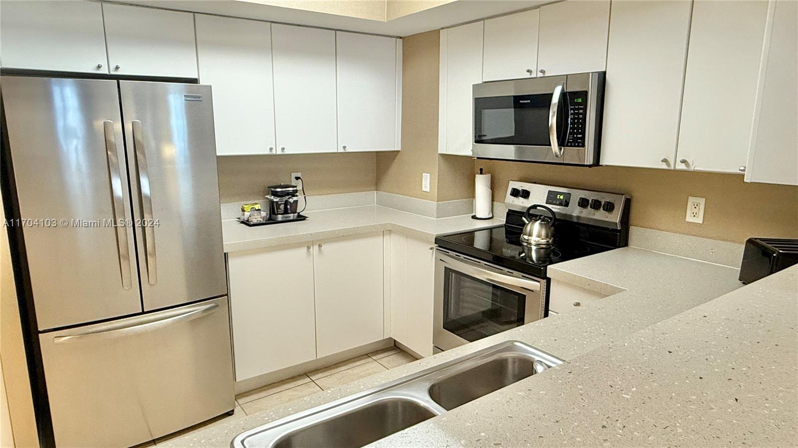 17375 Collins Ave # 2406