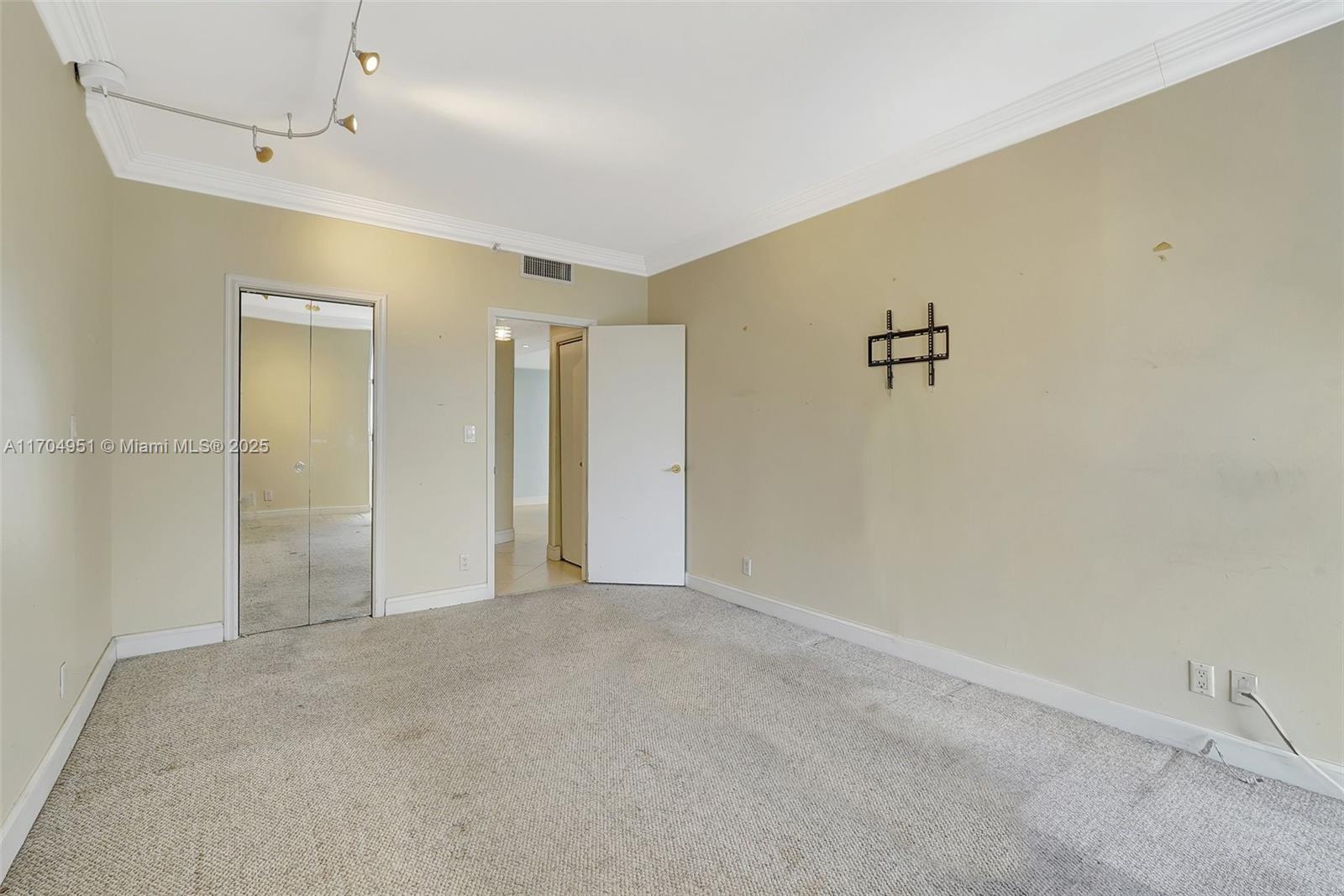 20281 E Country Club Dr # 2104