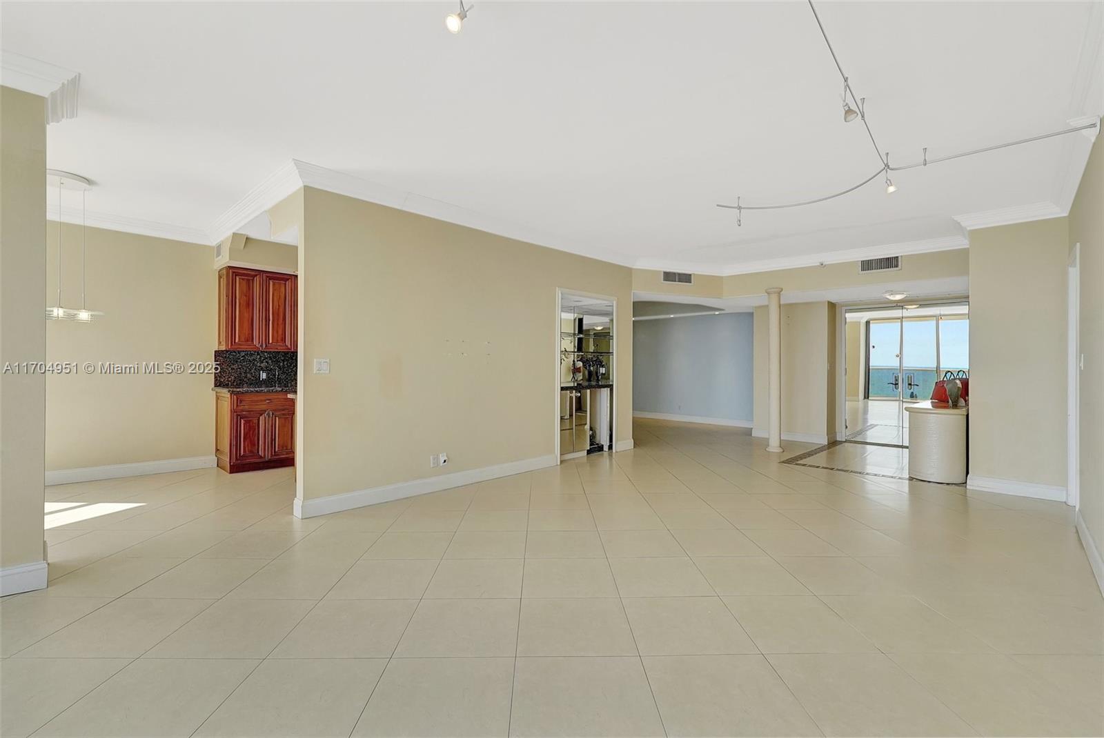 20281 E Country Club Dr # 2104