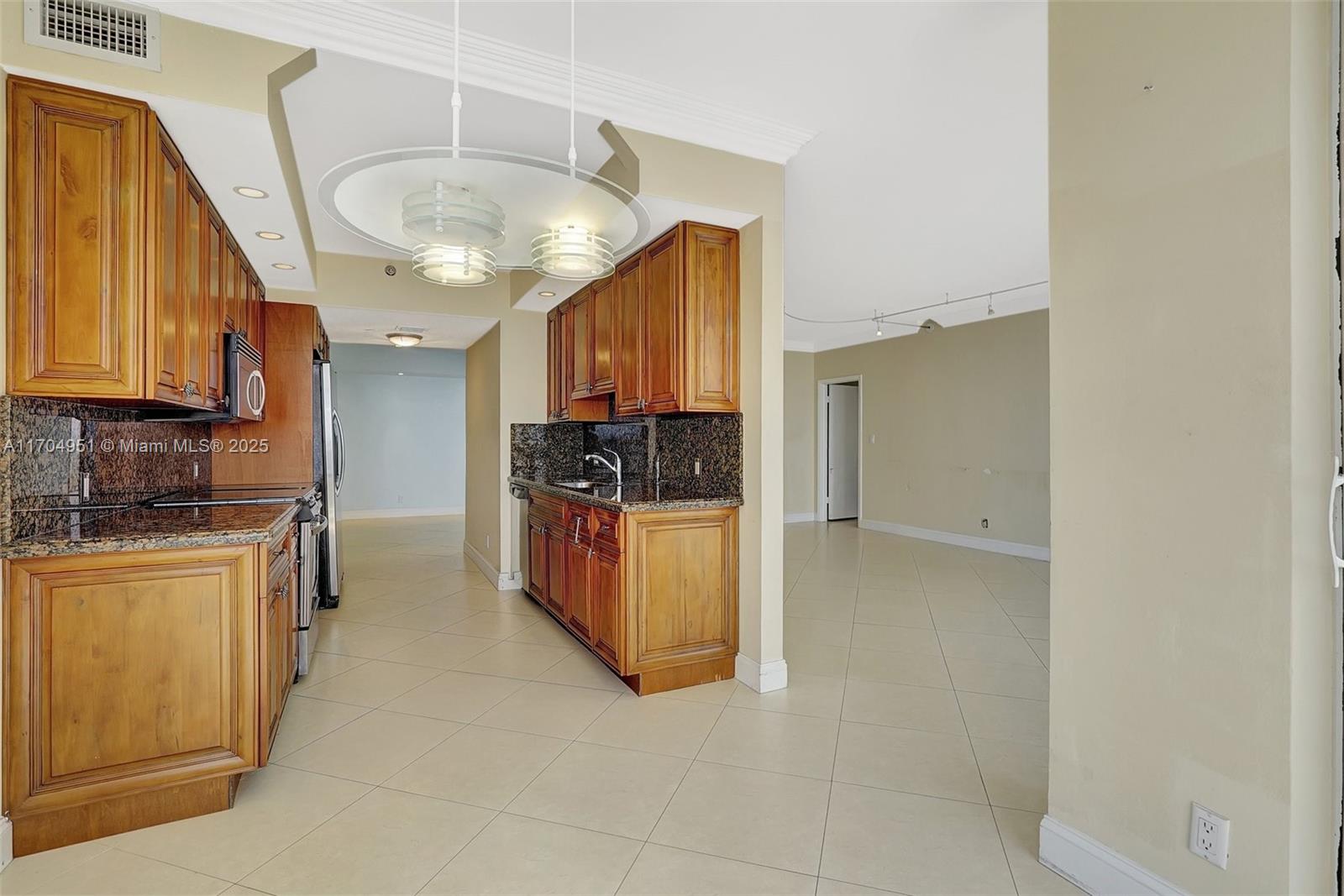 20281 E Country Club Dr # 2104
