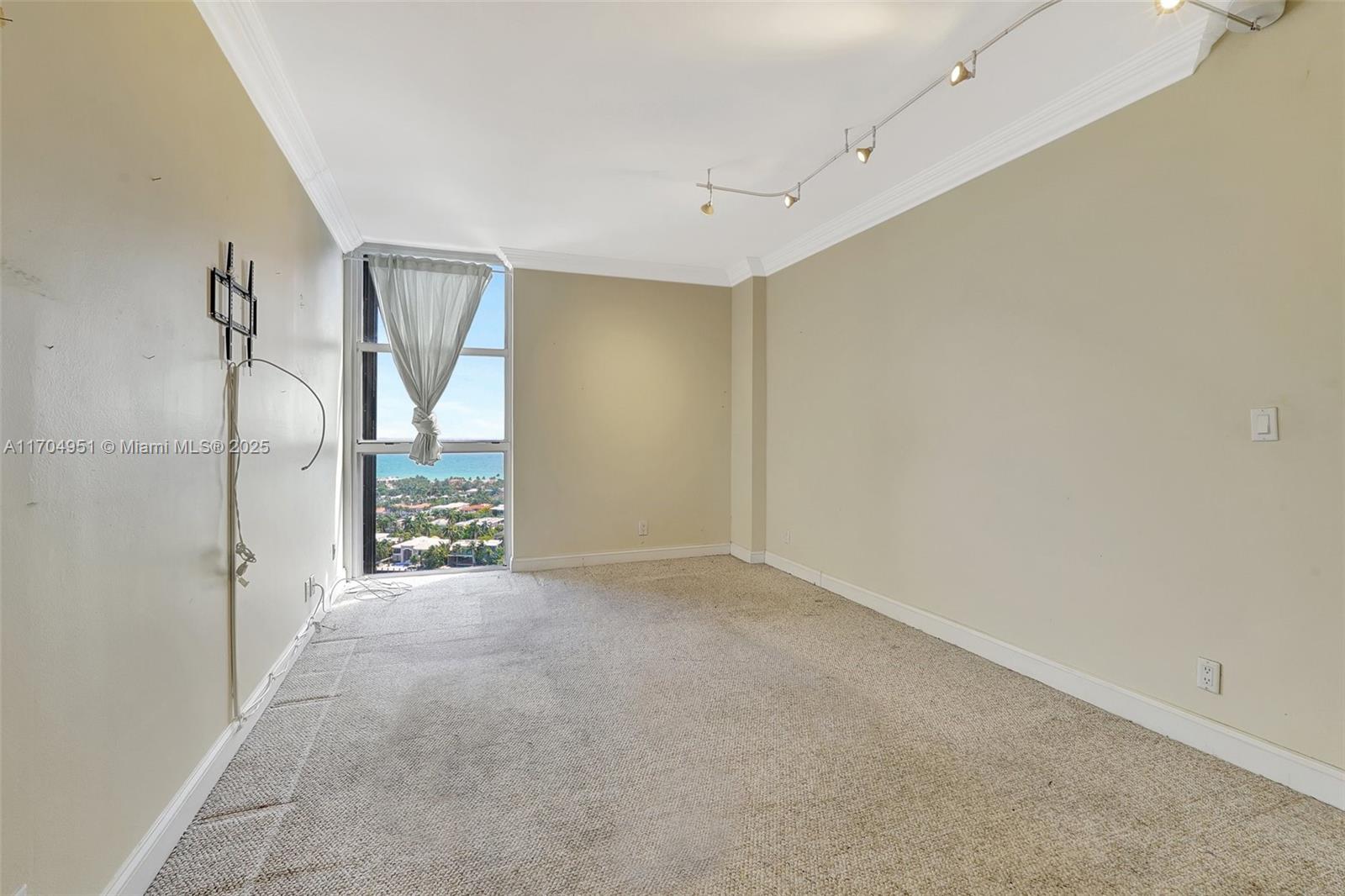 20281 E Country Club Dr # 2104