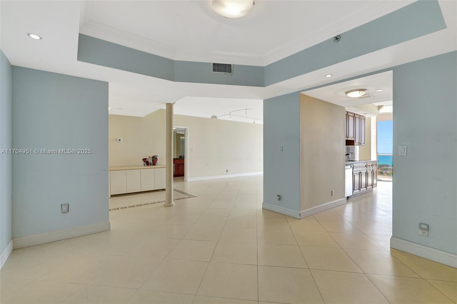 20281 E Country Club Dr # 2104