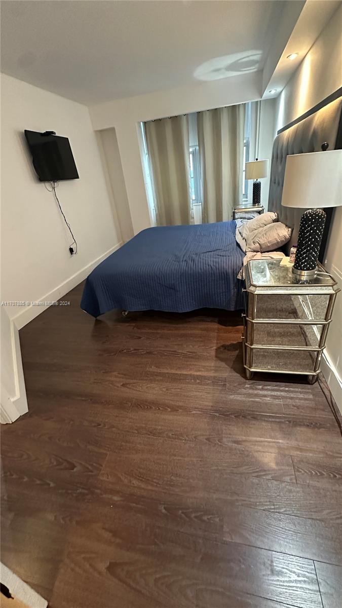 5555 Collins Ave # 8P