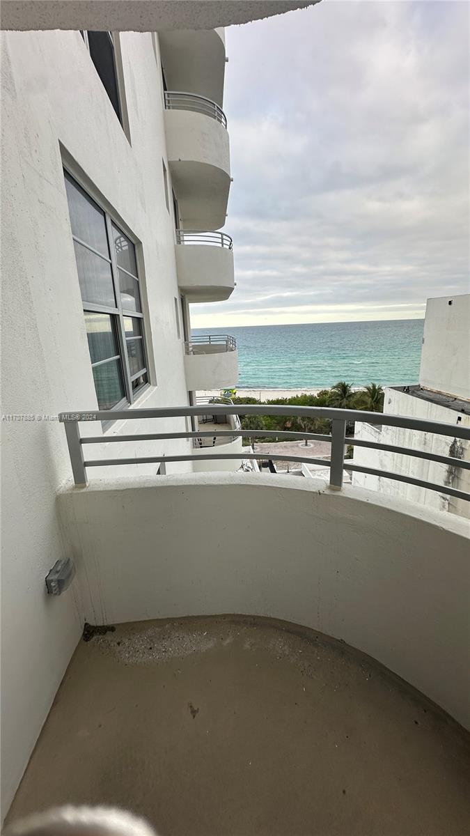 5555 Collins Ave # 8P