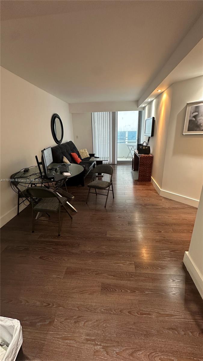 5555 Collins Ave # 8P