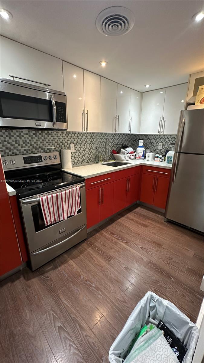5555 Collins Ave # 8P