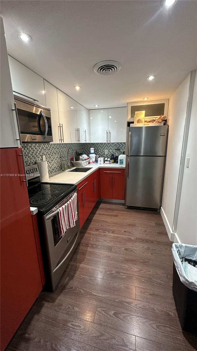 5555 Collins Ave # 8P