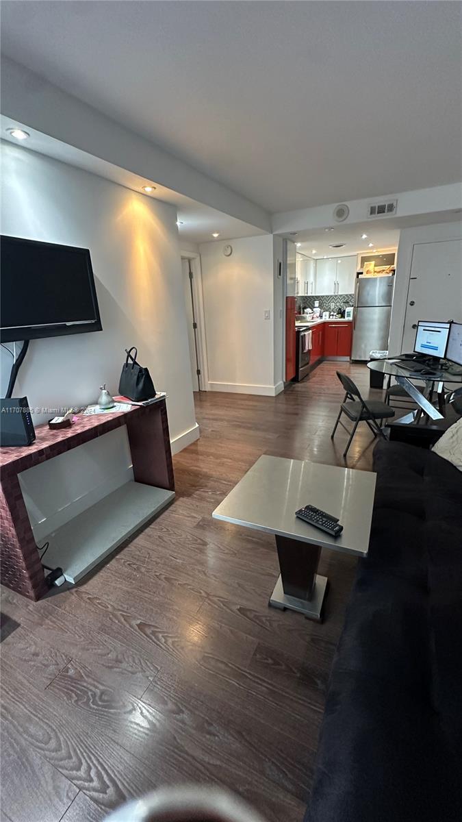 5555 Collins Ave # 8P
