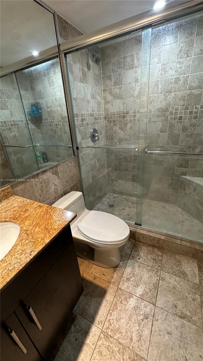 5555 Collins Ave # 8P