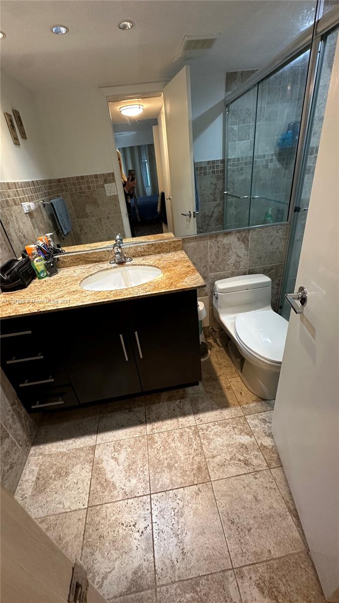 5555 Collins Ave # 8P