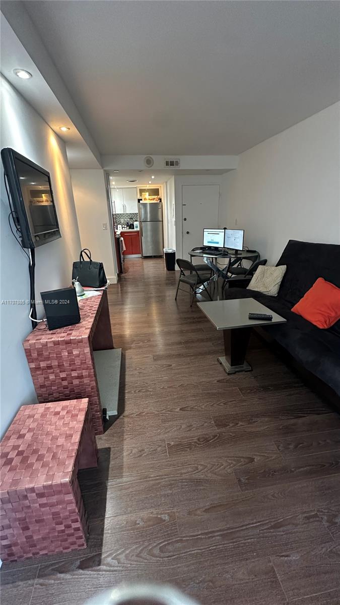 5555 Collins Ave # 8P