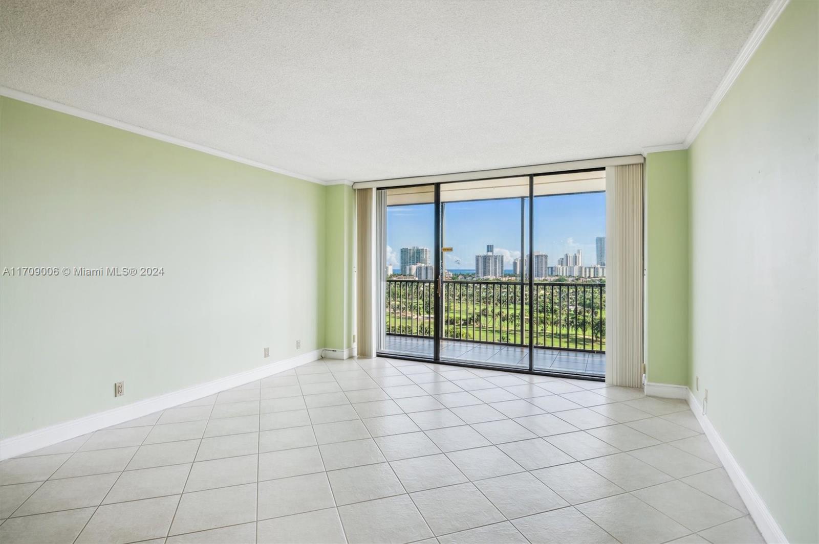 20335 W Country Club Dr # 1606