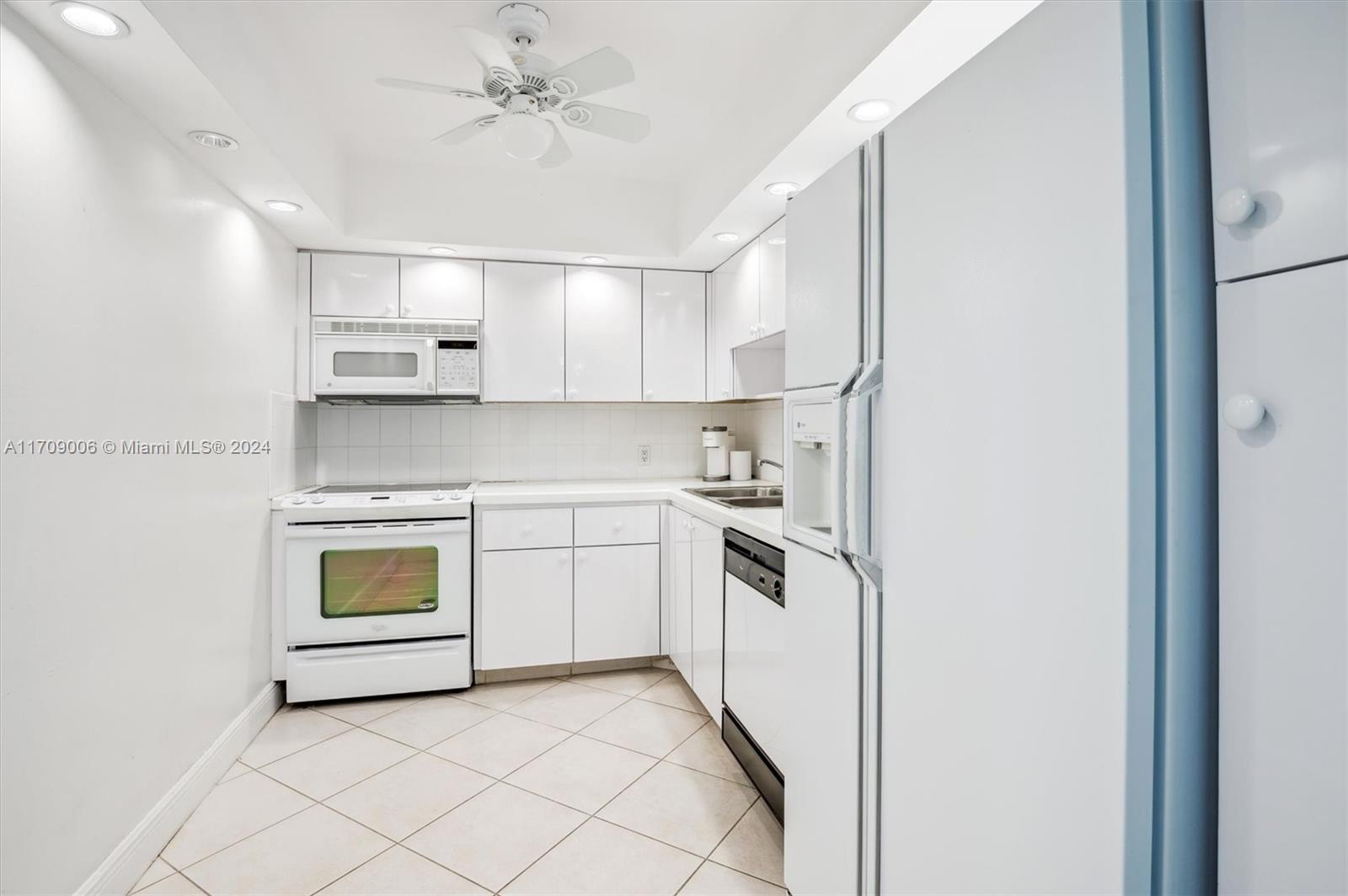 20335 W Country Club Dr # 1606